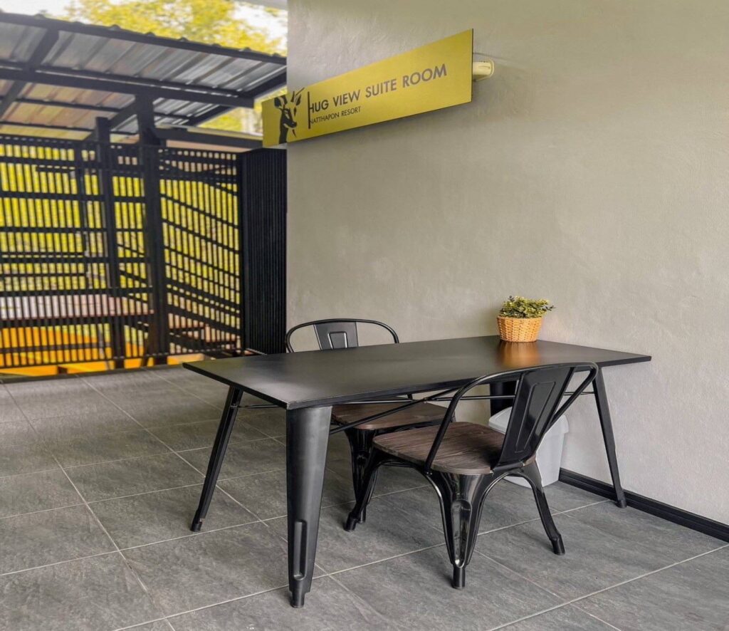 Natthapon-Hug-Suite