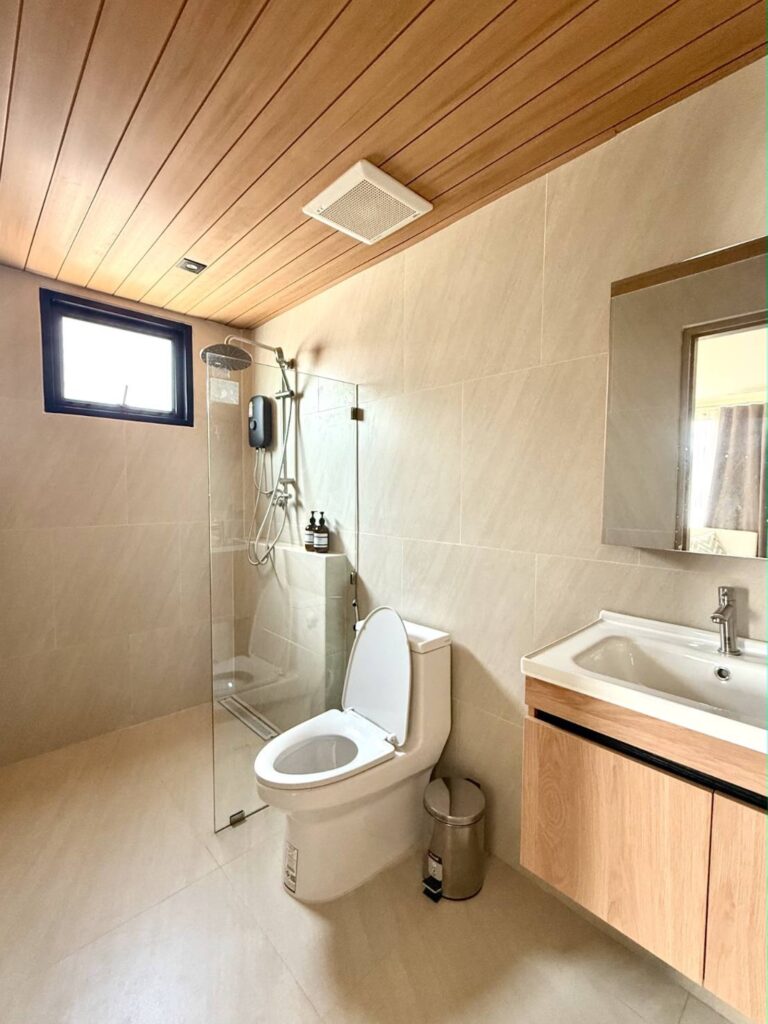 Wave-and-vibes-kohchang-Gather-Villa-Bathroom-01.Webp