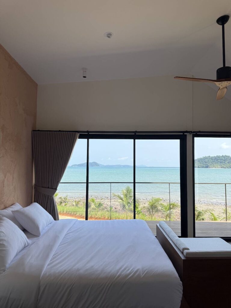 Wave-and-vibes-kohchang-Gather-Villa-Bedroom-01.Webp
