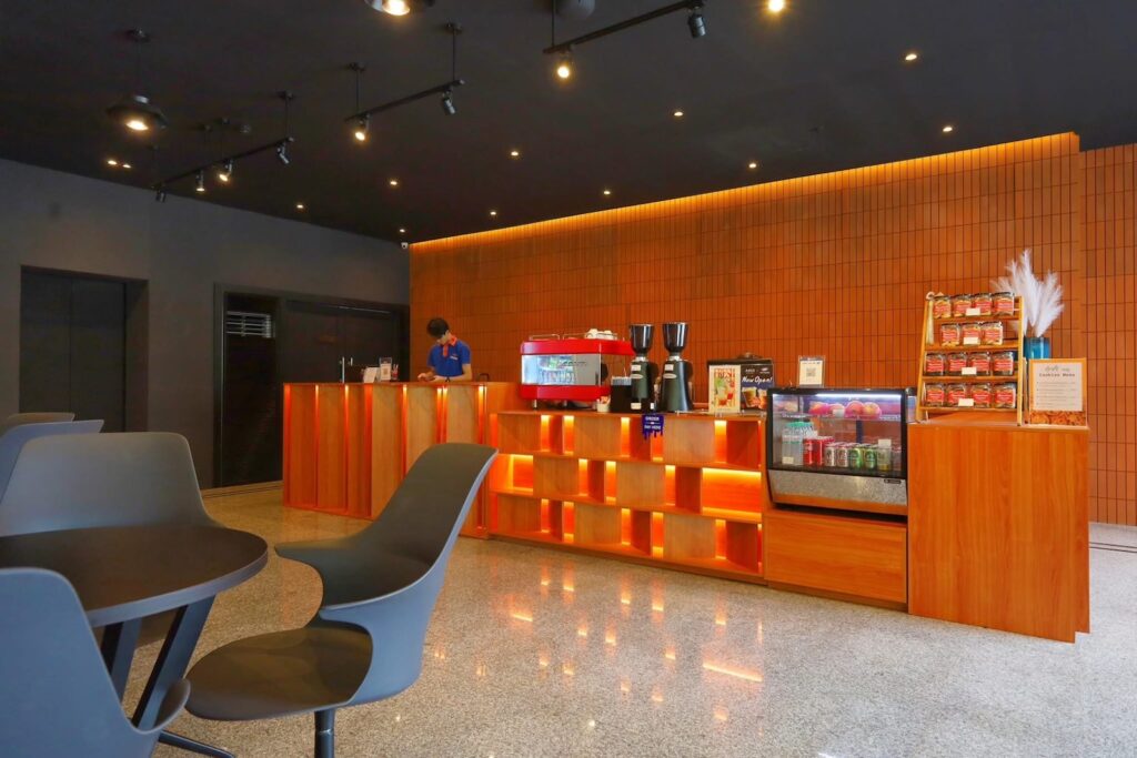Amis-Residence-Lobby-01