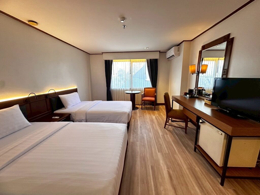 Amis-Residence-Standard-Room-Bedroom-03