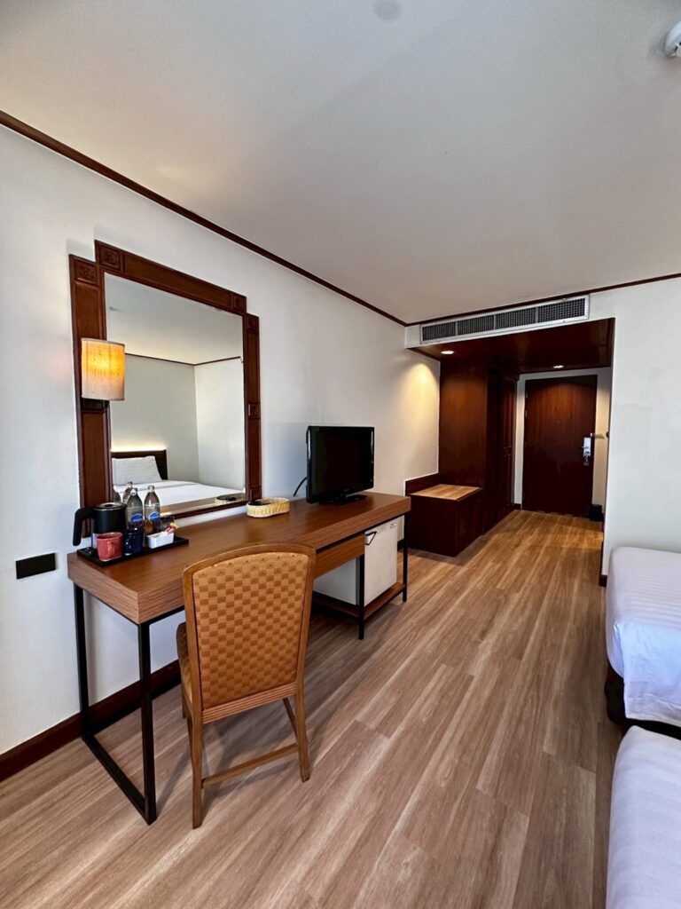 Amis-Residence-Standard-Room-Bedroom-04