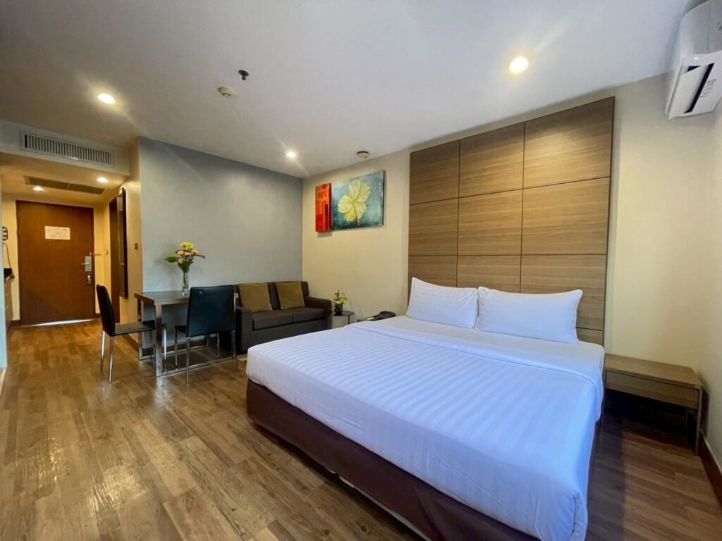 Amis-Residence-Studio-Room-Bedroom-01
