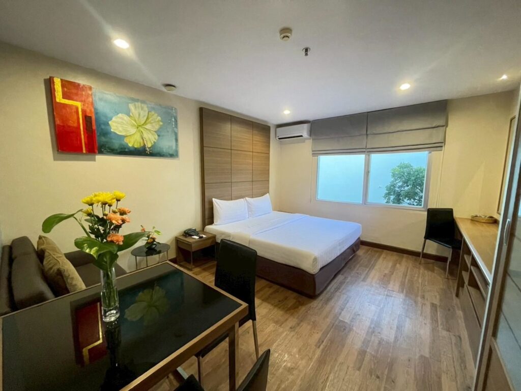 Amis-Residence-Studio-Room-Bedroom-04