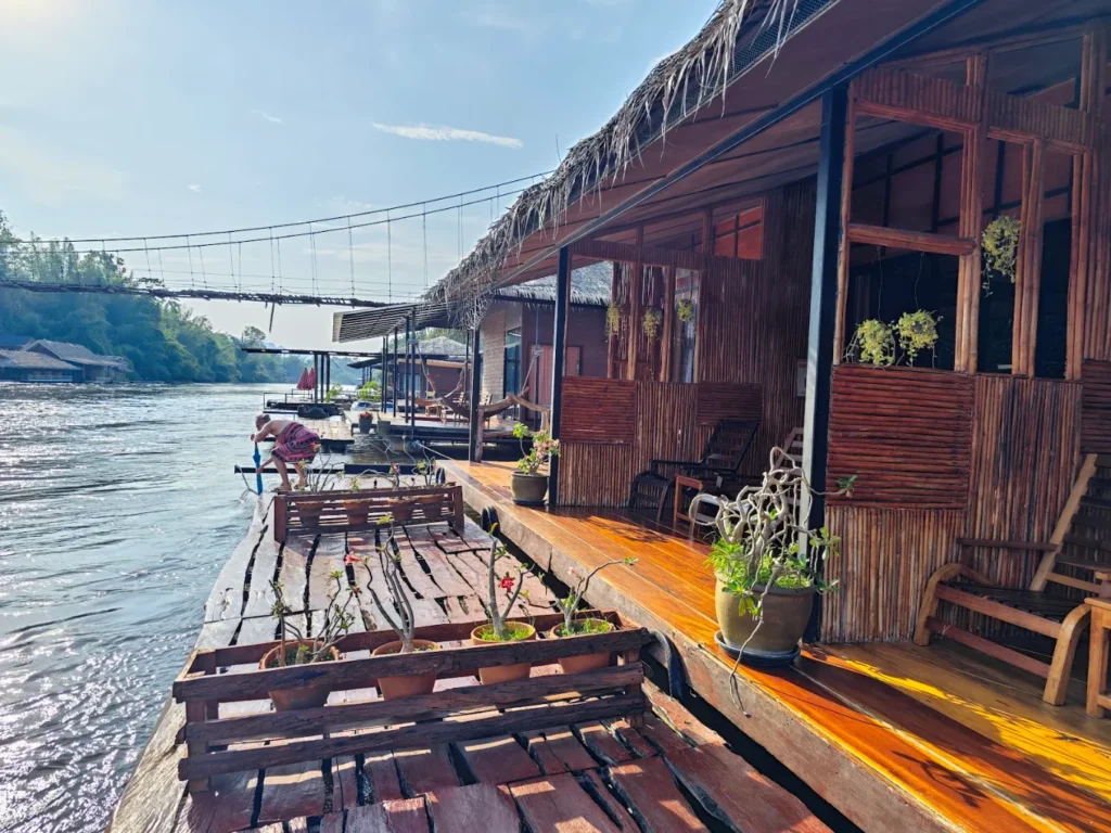 Boutiq-Raft-view-09