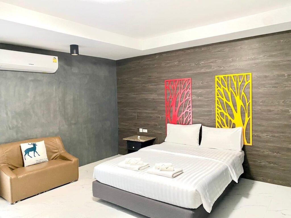 Chainat-Grand-Deluxe-Double -Room-Bedroom03