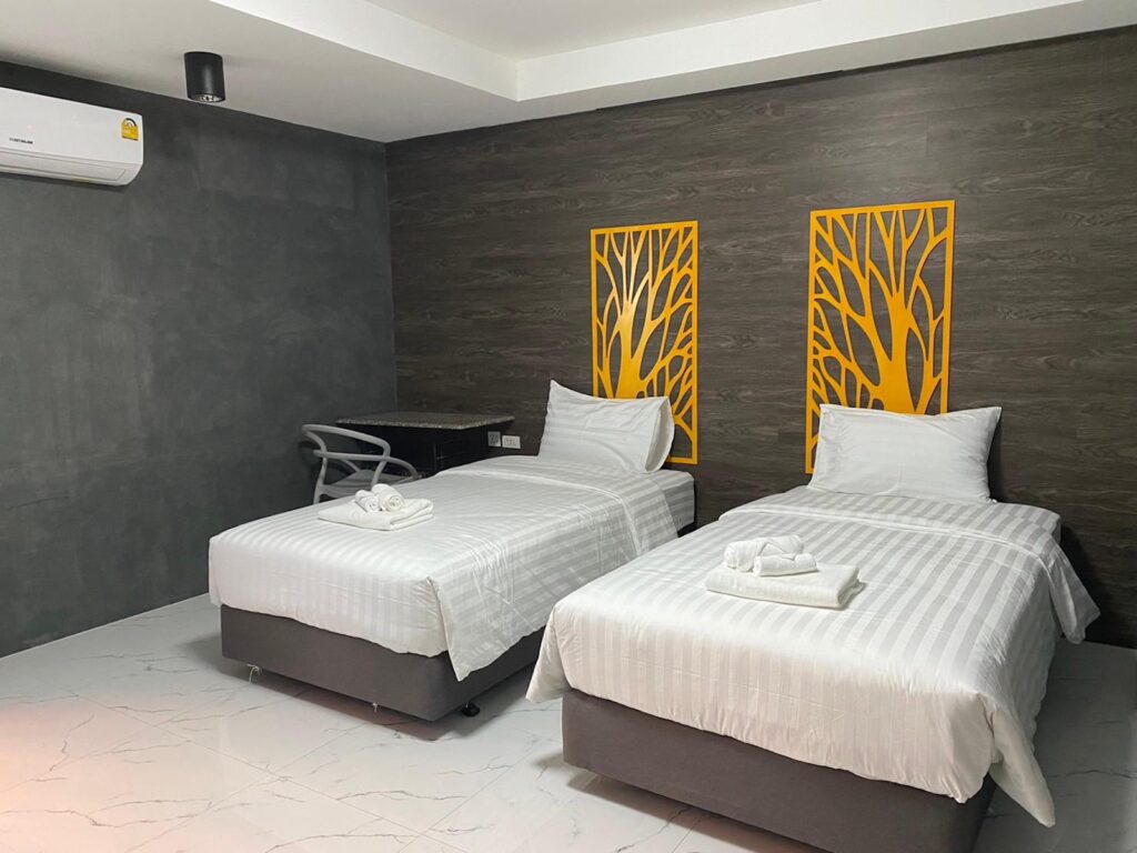 Chainat-Grand-Deluxe-Twin-Room-Bedroom02