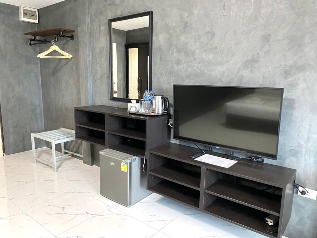 Chainat-Grand-Deluxe-Twin-Room-Bedroom06