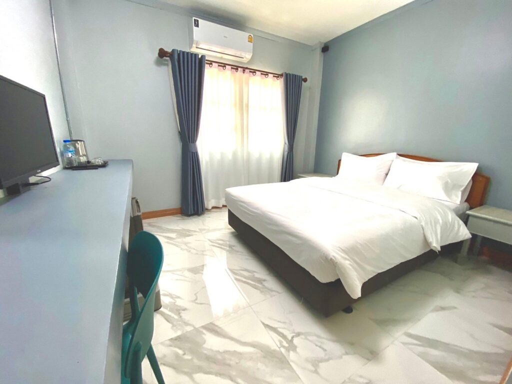 Chainat-Grand-Standard-Double -Room-Bedroom02