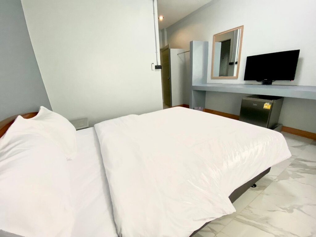 Chainat-Grand-Standard-Double -Room-Bedroom03
