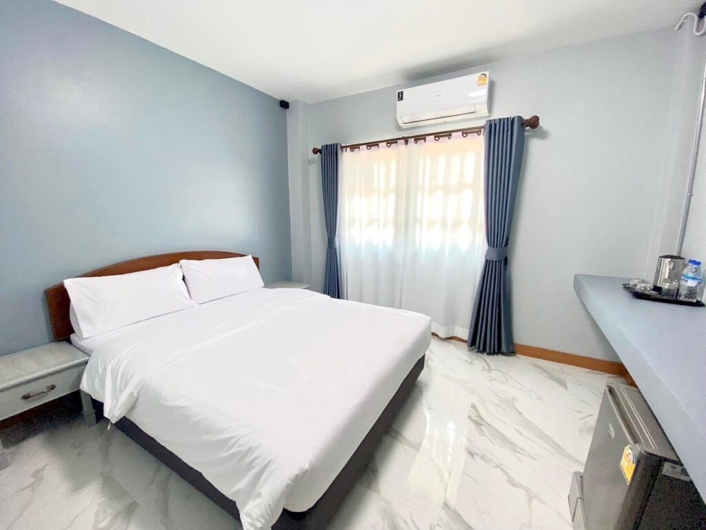 Chainat-Grand-Standard-Double -Room-Bedroom04