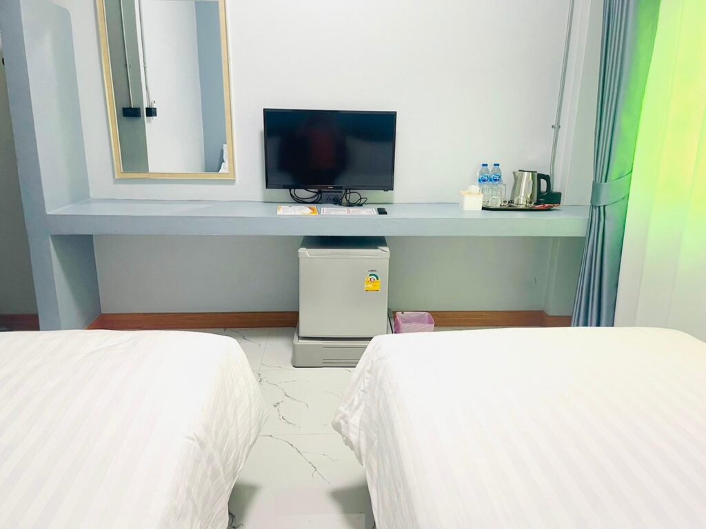 Chainat-Grand-Standard-Twin -Room-Bedroom01
