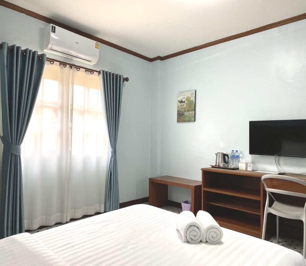 Chainat-Grand-Superior-Double-Room-Bedroom03