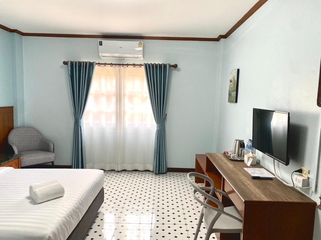 Chainat-Grand-Superior-Double-Room-Bedroom04