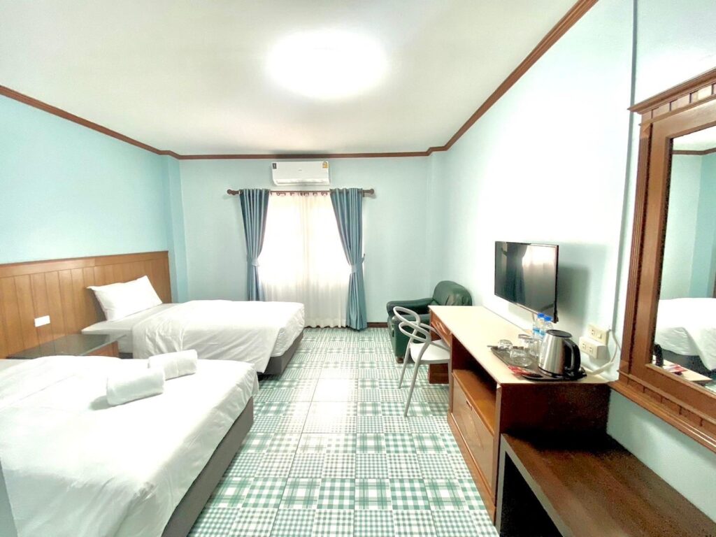 Chainat-Grand-Superior-Twin-Room-Bedroom03