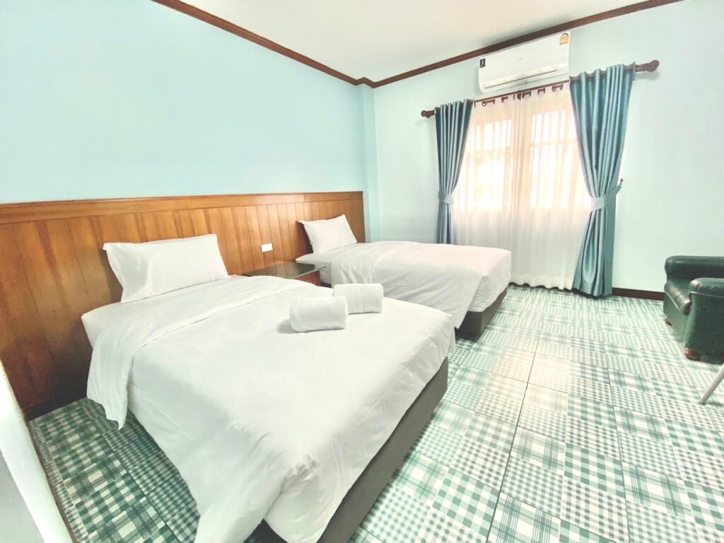 Chainat-Grand-Superior-Twin-Room-Bedroom05
