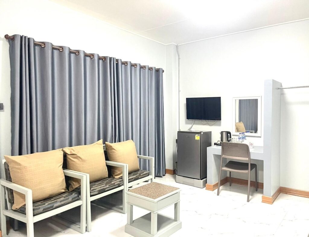 Chainat-Grand-Triple-Room-Bedroom01