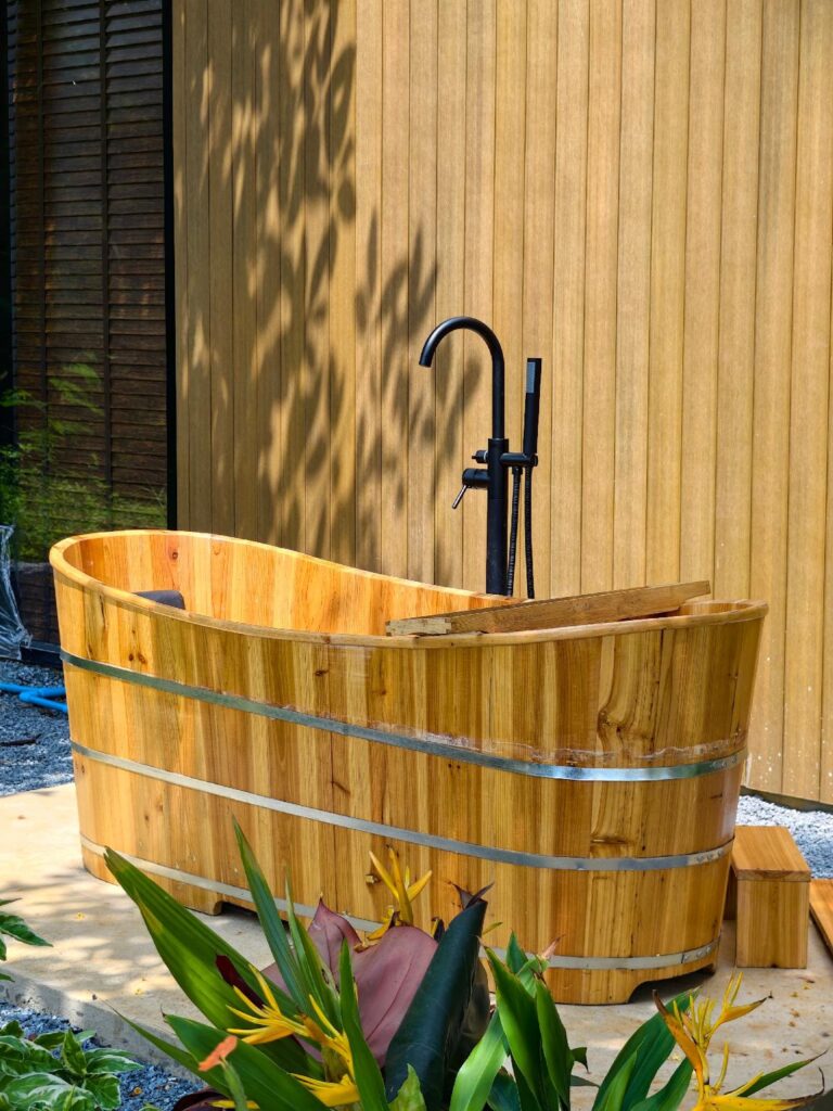 Deluxe-bathtub-waveandvibes-kohchang-1