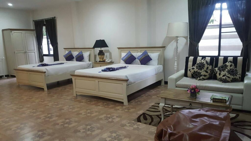 phuwanalee-Executive-Deluxe-room-02