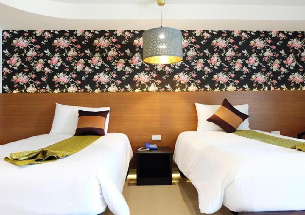 Grand-Hill-Resort-And-Spa-Deluxe-Bedroom-08