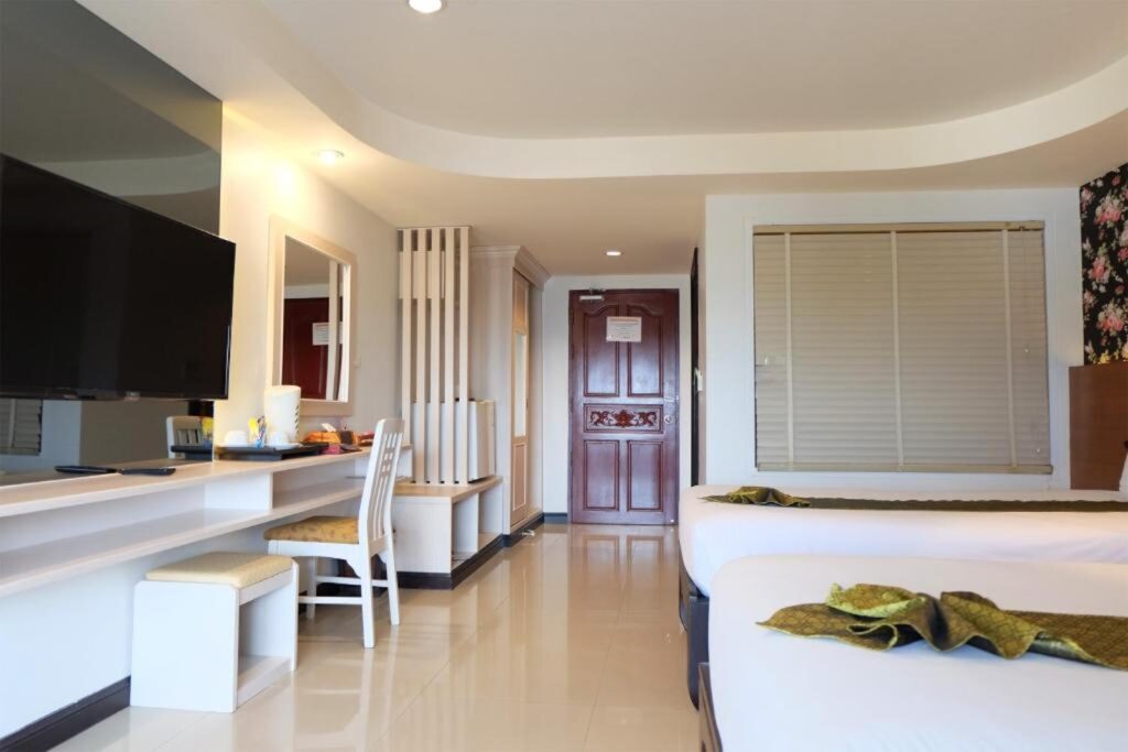 Grand-Hill-Resort-And-Spa-Deluxe-room-01
