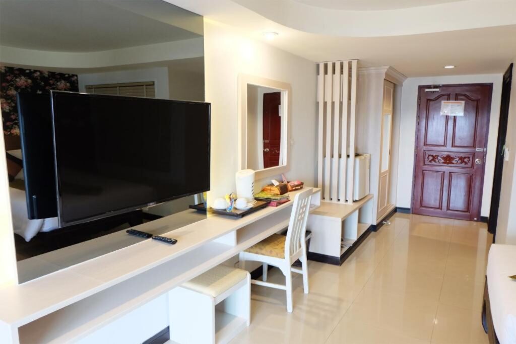 Grand-Hill-Resort-And-Spa-Deluxe-room-02