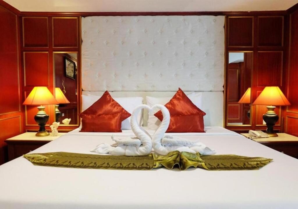 Grand-Hill-Resort-And-Spa-Suite-Bedroom-01