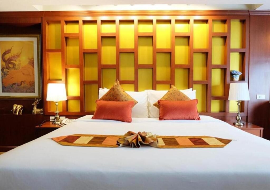 Grand-Hill-Resort-And-Spa-Suite-Bedroom-02