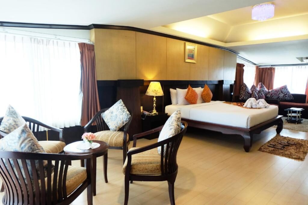 Grand-Hill-Resort-And-Spa-Suite-Bedroom-05
