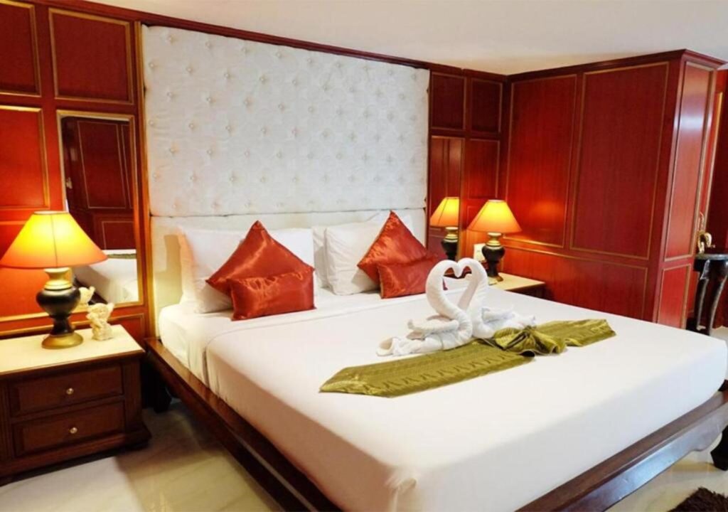 Grand-Hill-Resort-And-Spa-Suite-Bedroom-07