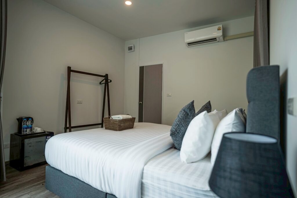 Home-Koh-Kood-Deluxe-Room-Bedroom-04