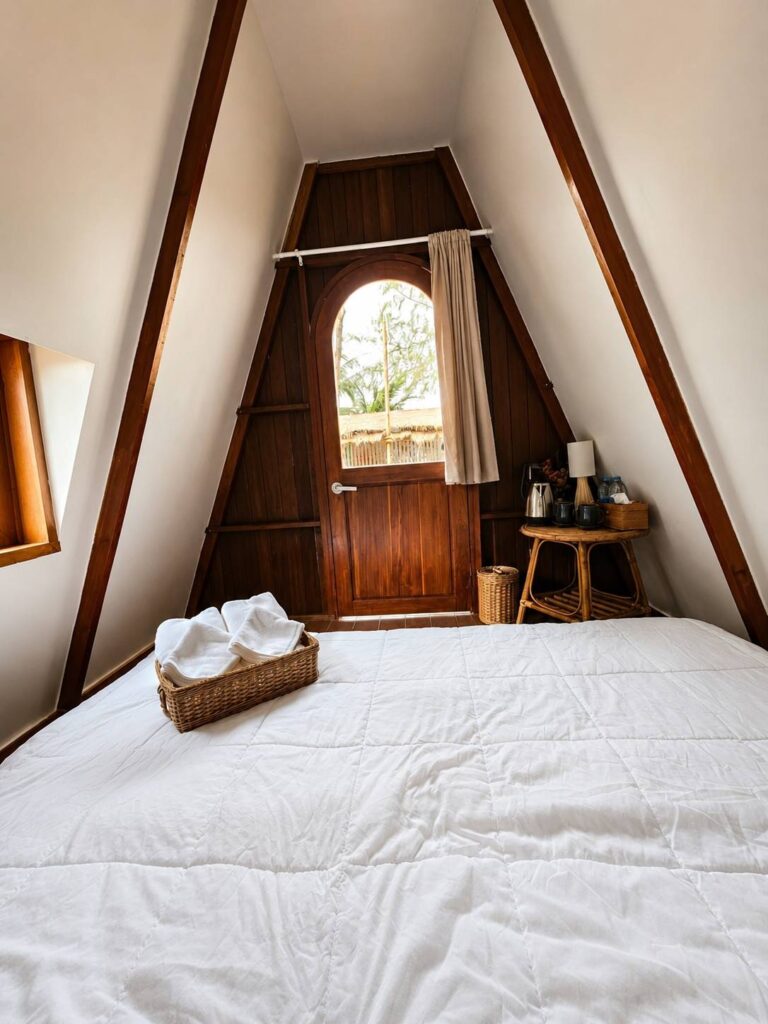 I-Lay-Beach Hut 04