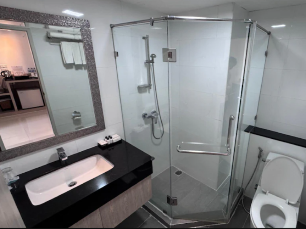 ME-THA-VA-LAI RESI-DENCE-Deluxe-Room-Bathroom-01