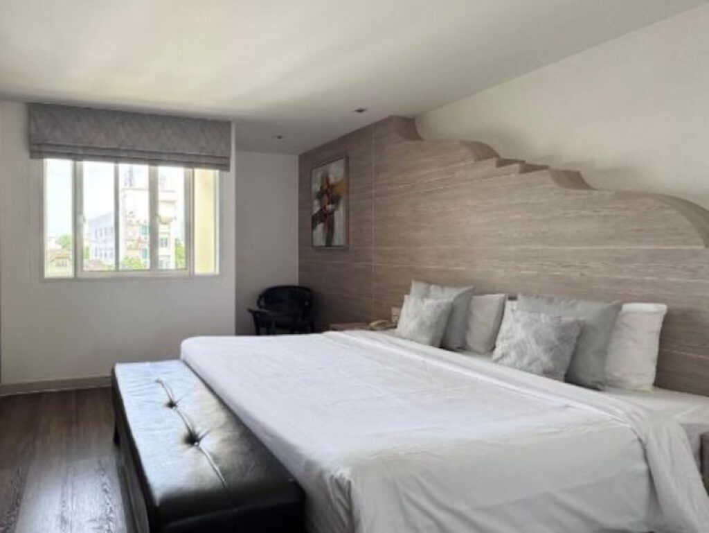 ME-THA-VA-LAI RESI-DENCE-Deluxe-Room-Bedroom-01