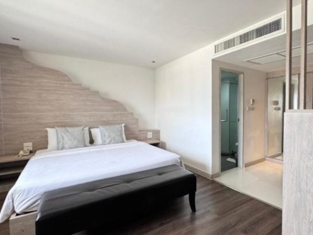 ME-THA-VA-LAI RESI-DENCE-Deluxe-Room-Bedroom-02