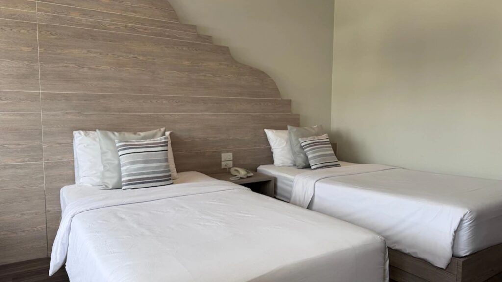 ME-THA-VA-LAI RESI-DENCE-Standard-Room-Bedroom-01