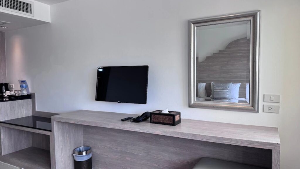 ME-THA-VA-LAI RESI-DENCE-Standard-Room-Bedroom-04