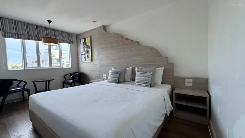 ME-THA-VA-LAI RESI-DENCE-Superior-Room-Bedroom-02