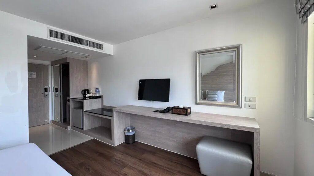 ME-THA-VA-LAI RESI-DENCE-Superior-Room-Bedroom-03