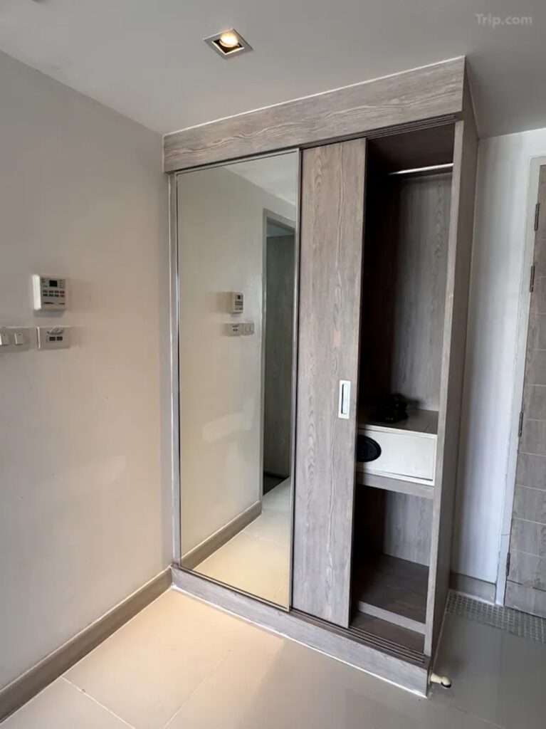 ME-THA-VA-LAI RESI-DENCE-Superior-Room-Bedroom-04