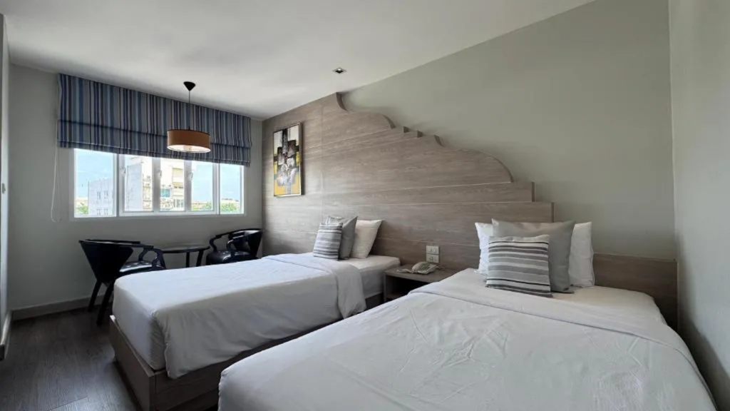 ME-THA-VA-LAI RESI-DENCE-Superior-Twin-Room-Bedroom-01