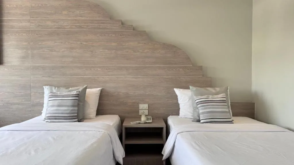 ME-THA-VA-LAI RESI-DENCE-Superior-Twin-Room-Bedroom-04