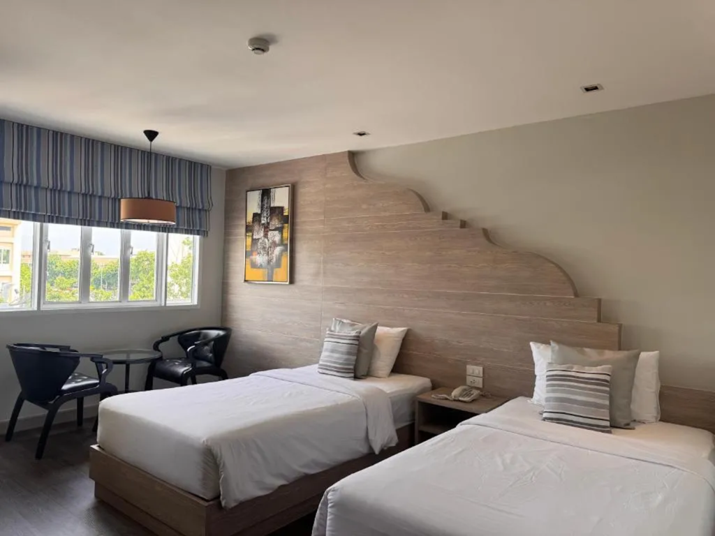 ME-THA-VA-LAI RESI-DENCE-Superior-Twin-Room-Bedroom-05