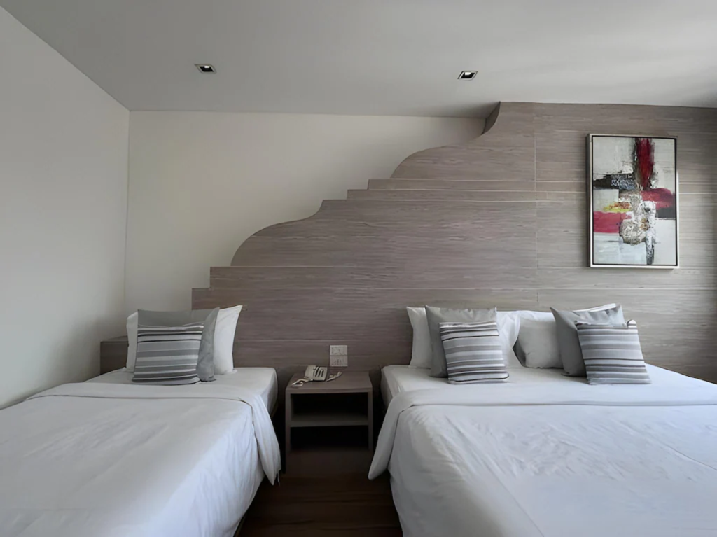 ME-THA-VA-LAI RESI-DENCE-Triple-Room-Bedroom-02