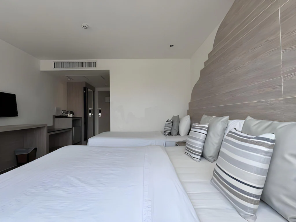 ME-THA-VA-LAI RESI-DENCE-Triple-Room-Bedroom-04