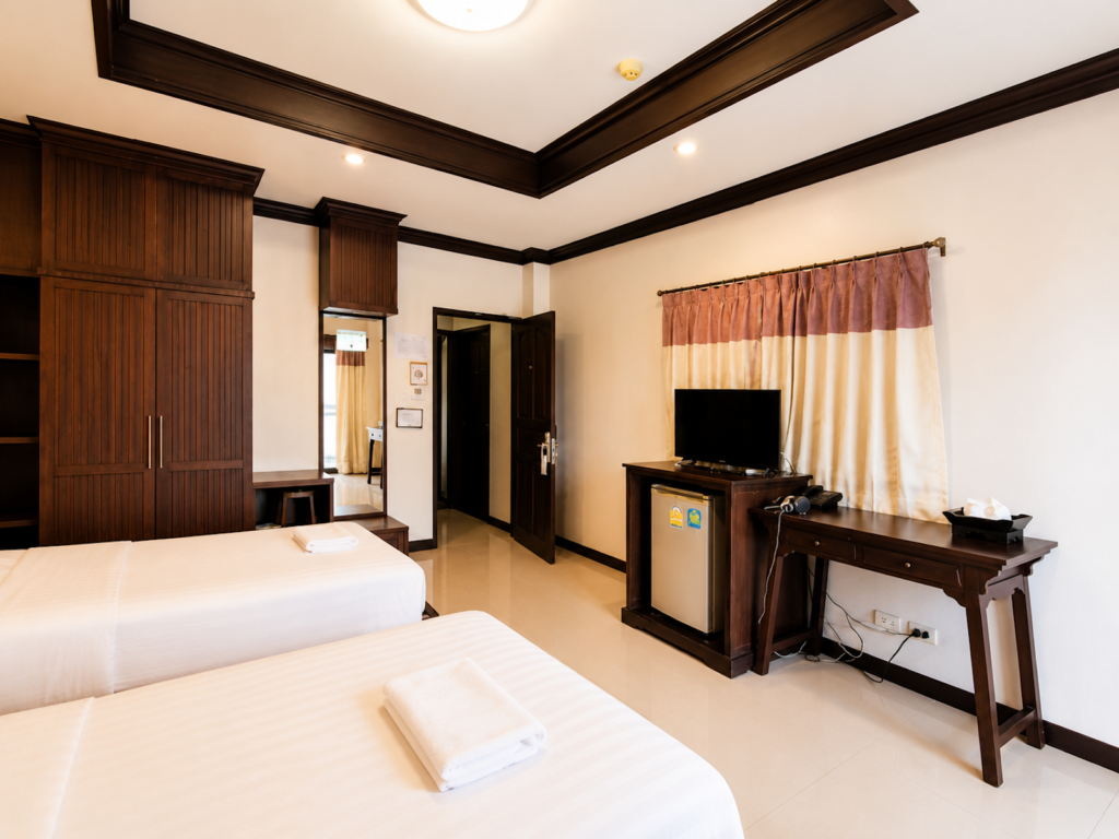 Na-ra-wan-Hua-Hin-Standard Twin-Bedroom-04