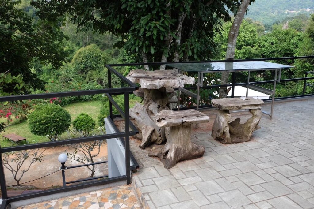 Phufah-Chainam-Deluxeroom-Balcony-02