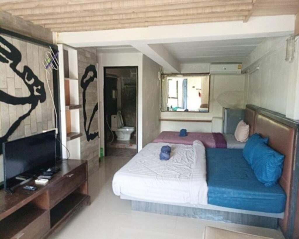Phufah-Chainam-Deluxeroom-Bedroom-01