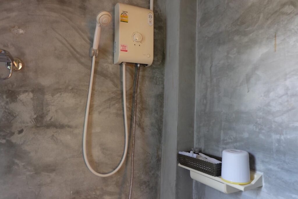 Phufah-Chainam-Family-Bathroom-01