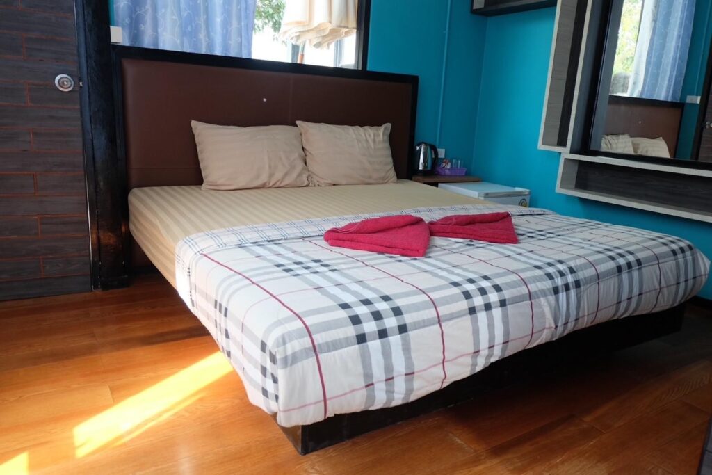 Phufah-Chainam-Standardroom-Bedroom-03